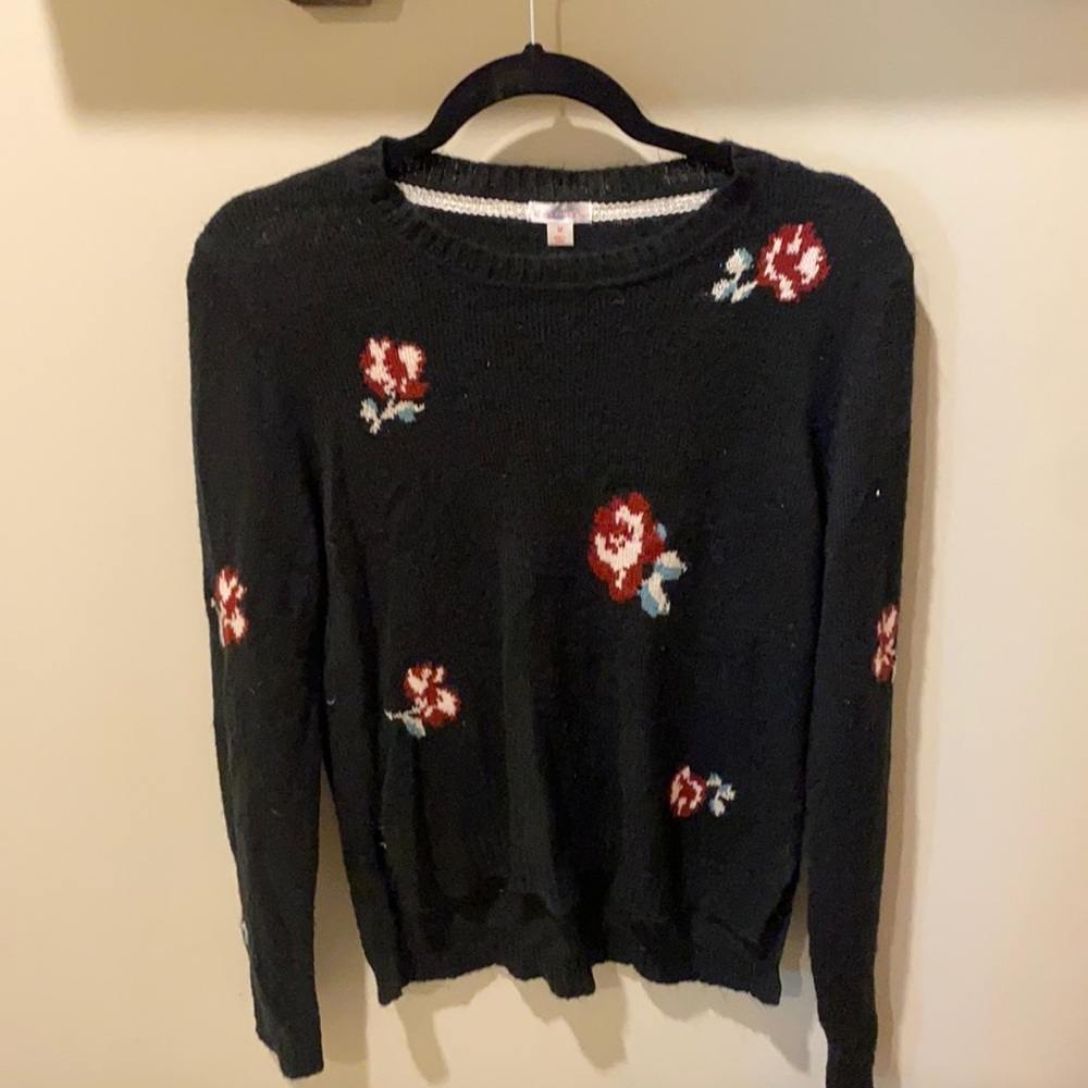 Thin black with flower sweater